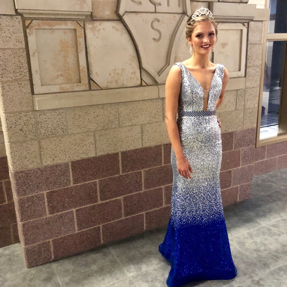 Prom dress - Picture 2 of 5